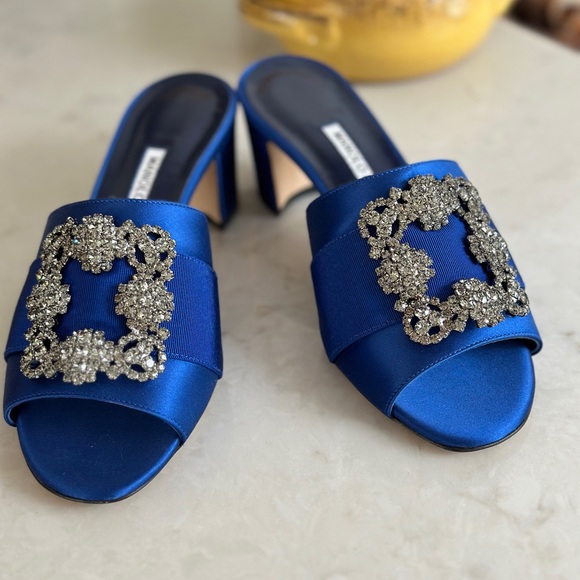 Manolo Blahnik
Martanew 50MM Embellished Satin Mules - Picture 1 of 9